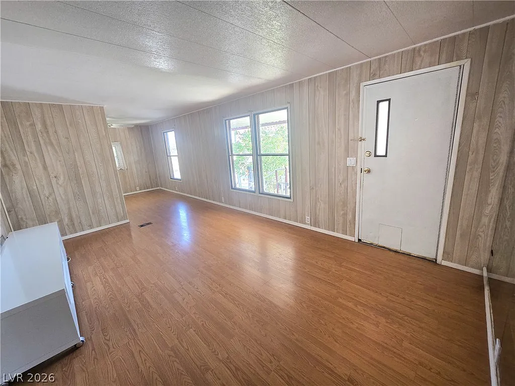 3 bed, 2.0 bath, 1316 sqft, $1,700 — Photo 3