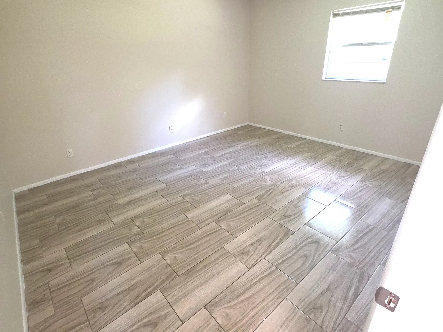 2 bed, 1000 sqft, $1,050 — Photo 3