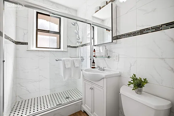 Bathroom, photo 1