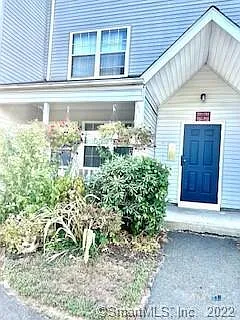 2 bed, 1.0 bath, 868 sqft, $1,800 — Photo 2