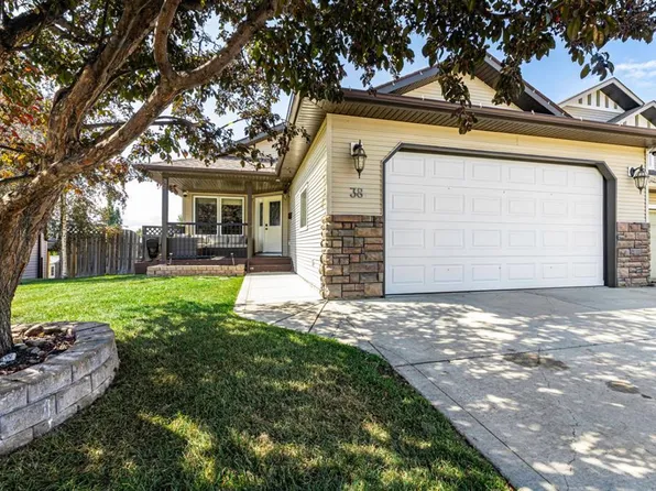 38 E Ivany Close, Red Deer, AB T4R 0A1