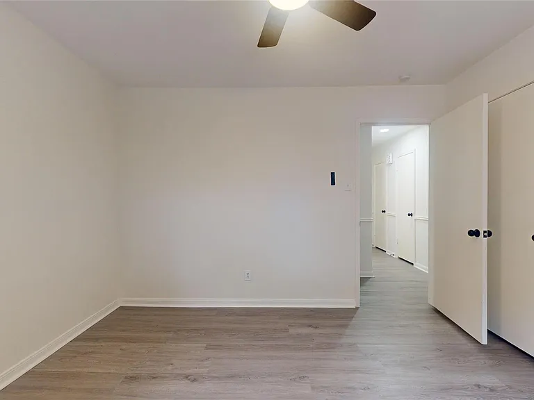 811 Devonport Ln — Photo 25