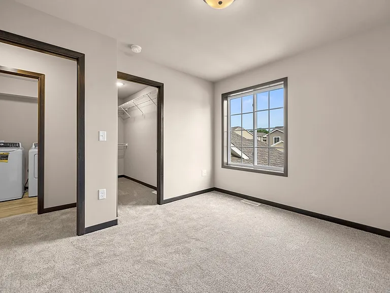 419-435 Cimarron Dr — Photo 28