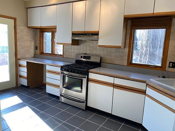 3rd image of 2520 22nd Ave NE