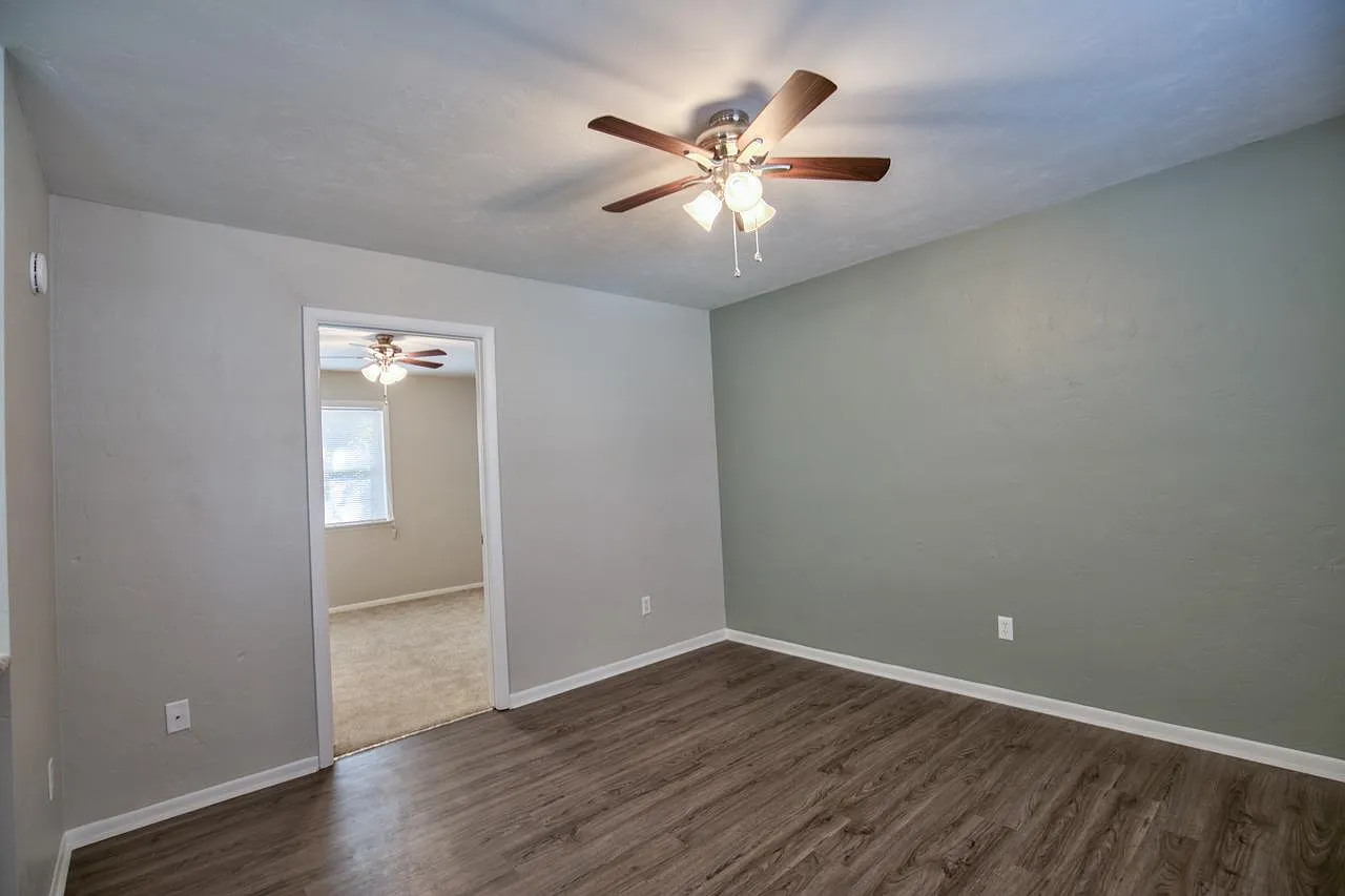 1 bed, 550 sqft, $975 — Photo 2