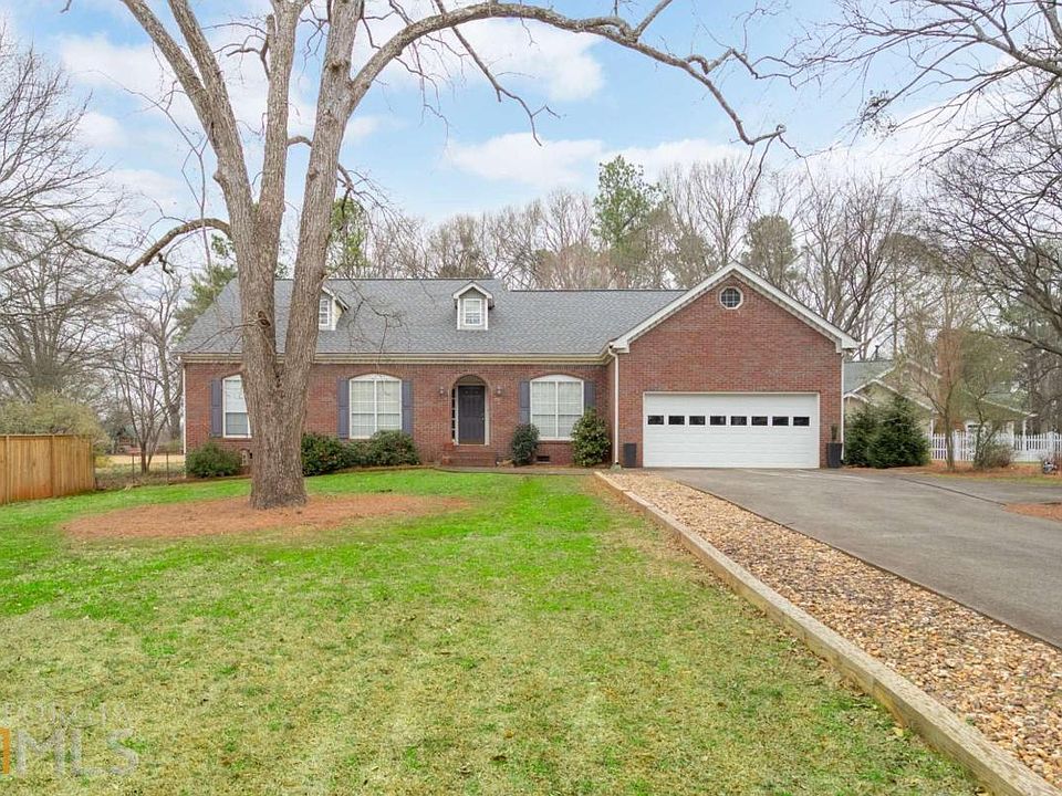 1st image of 239 Chicopee Dr NE