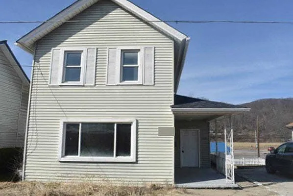1225 Clover St photo 1