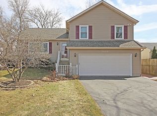 1N305 Darling St, Carol Stream, IL 60188