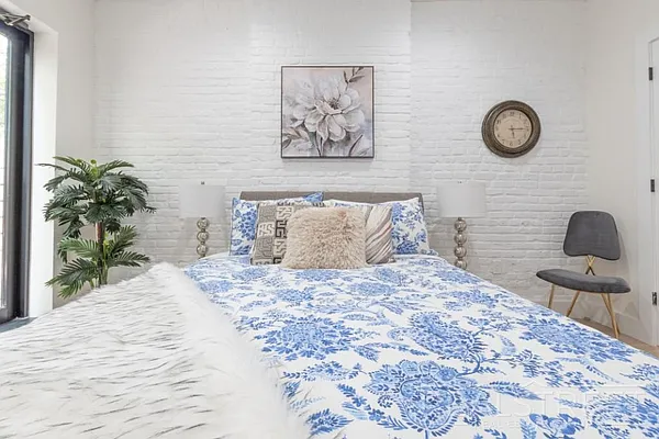 Rented by Real Street Inc | media 10