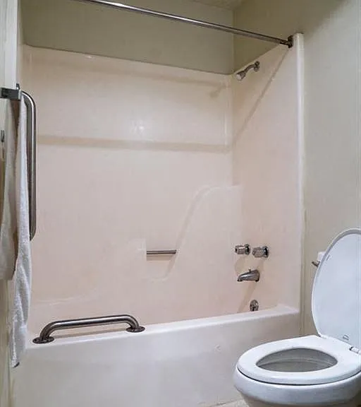 Burton Place Apts — Photo 15