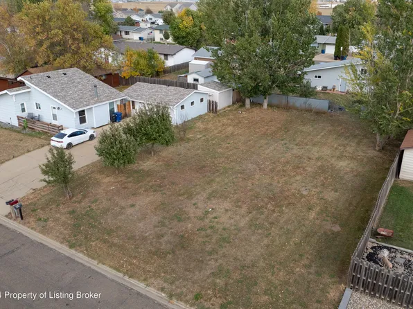 2nd Ave SE, Dickinson, ND 58601