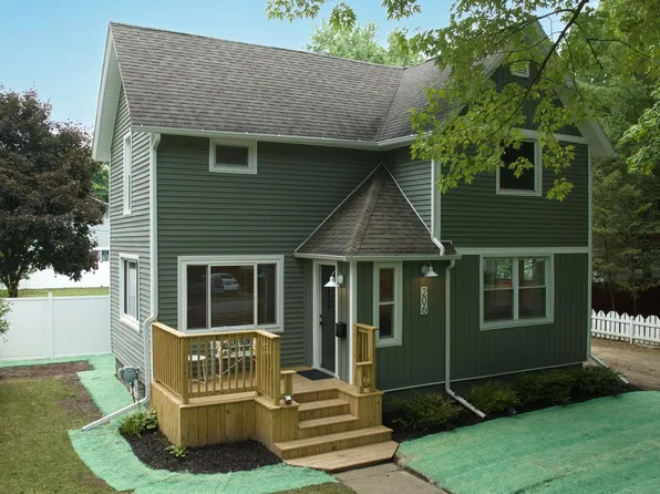206 W Maple St, Shepherd, MI 48883
