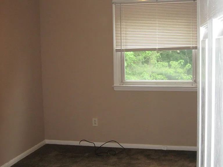 1090 Taylor Dr — Photo 16