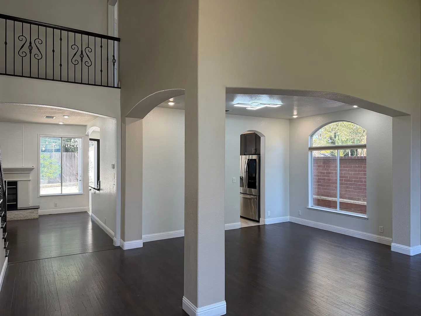 Beautiful 2900 sqft. 5 Bedroom 3 Bath Elk Grove Executive Home For Lease. — Photo 3