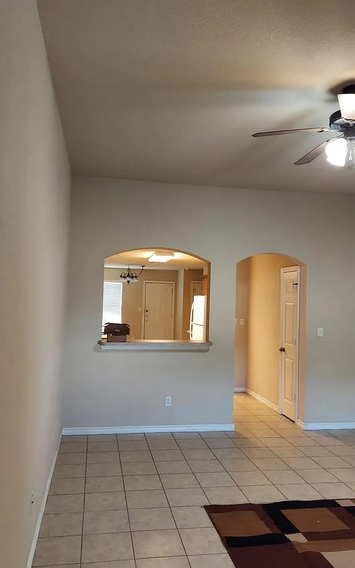 3 bed, 1326 sqft, $1,650 — Photo 3