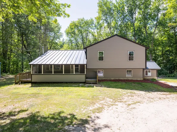 14 Conesca Road, Raymond, ME 04071