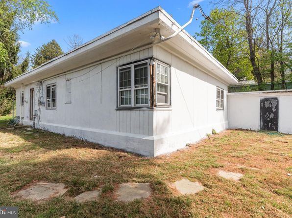 8210 Douglas Rd, Wyndmoor, PA 19038