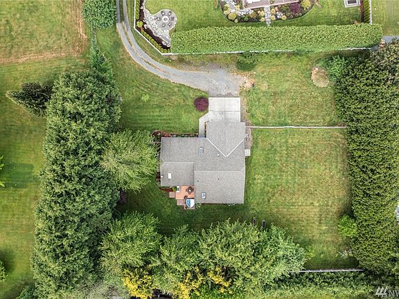 Large lot neighborhood. 