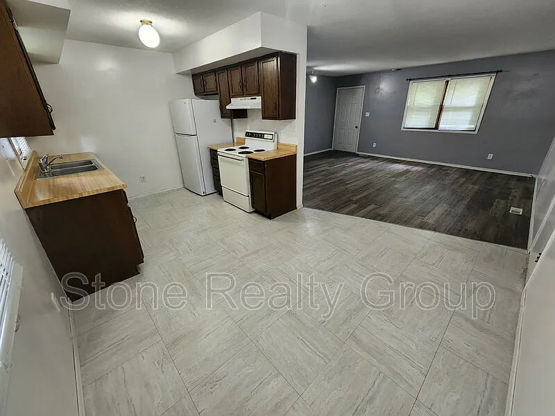 2 bed, 1.5 bath, $1,200 — Photo 3