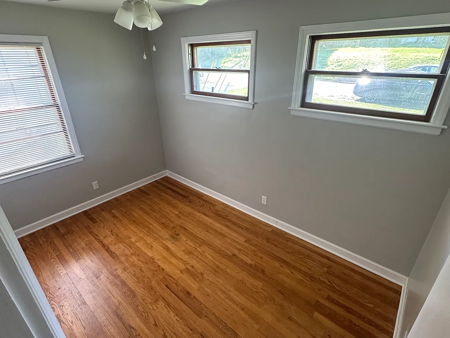 3 bed, 976 sqft, $1,850 — Photo 3