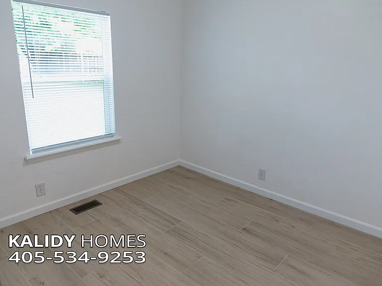 221 W Wayne St — Photo 9