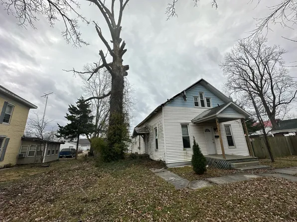 227 N Hickory St, Centralia, IL 62801