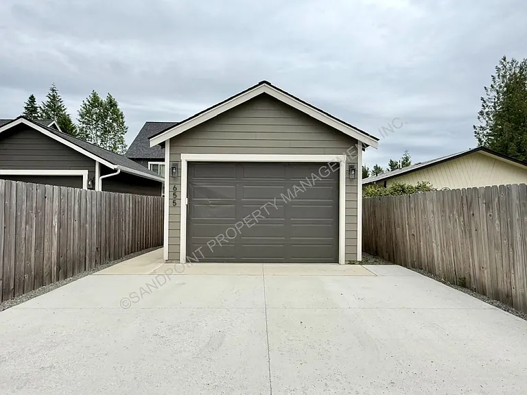 655 Oak Ave — Photo 7