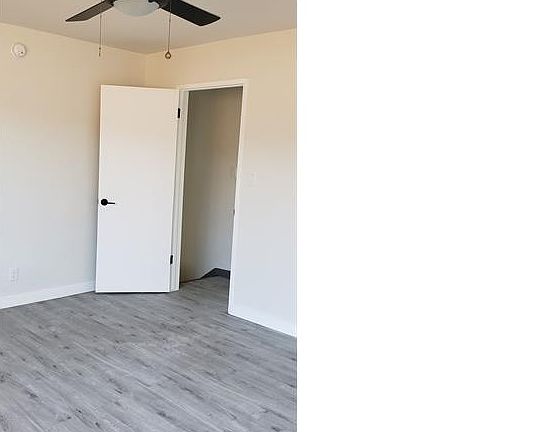 4th image of 2804 S Norton Ave