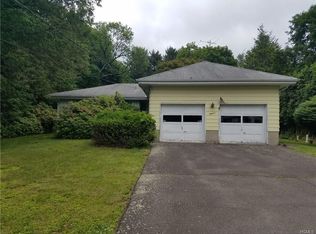 18 Cragmere Rd, Airmont, NY 10901