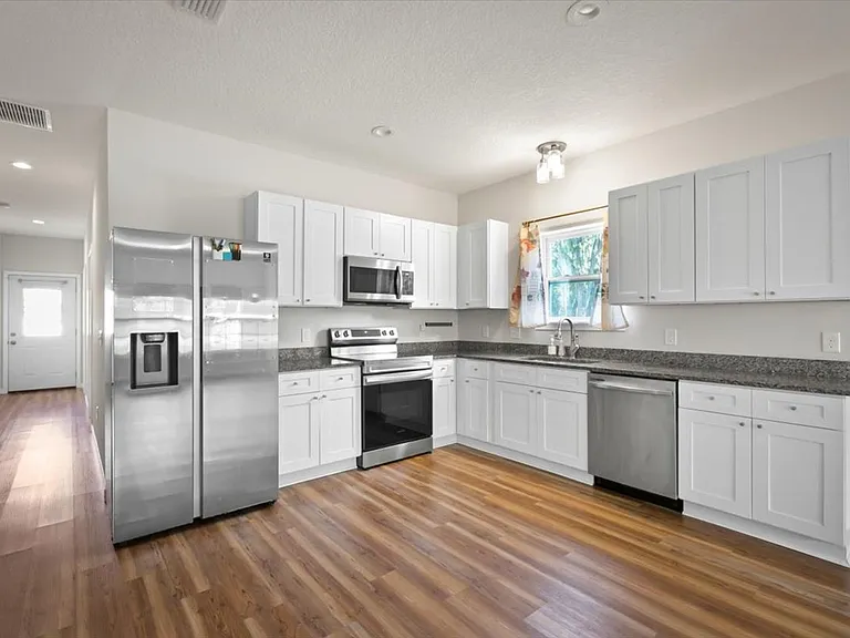 700 Hamilton Ave — Photo 6