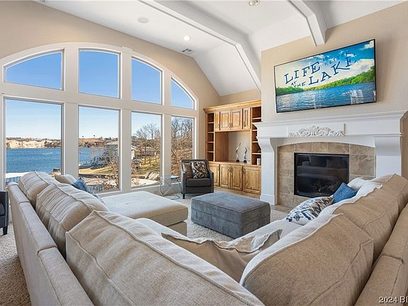 4th image of 924 Las Campanas Court