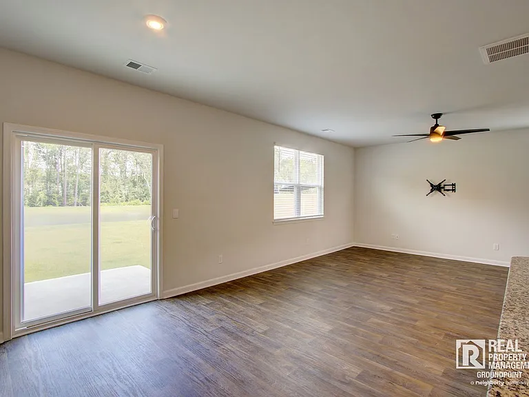 298 Watersglen Dr — Photo 10