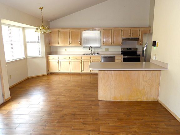 5th image of 4827 SE Tattershall Way