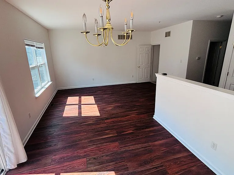 1011 King Way — Photo 35