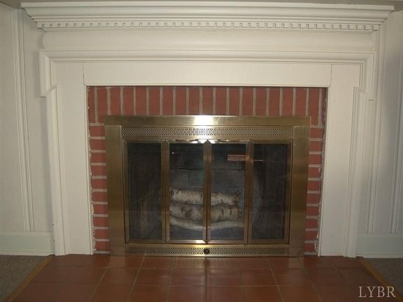4th image of 2167 Woodcrest Dr