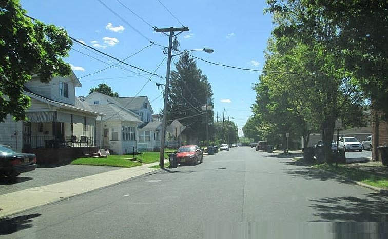 2nd image of 714 Pear St