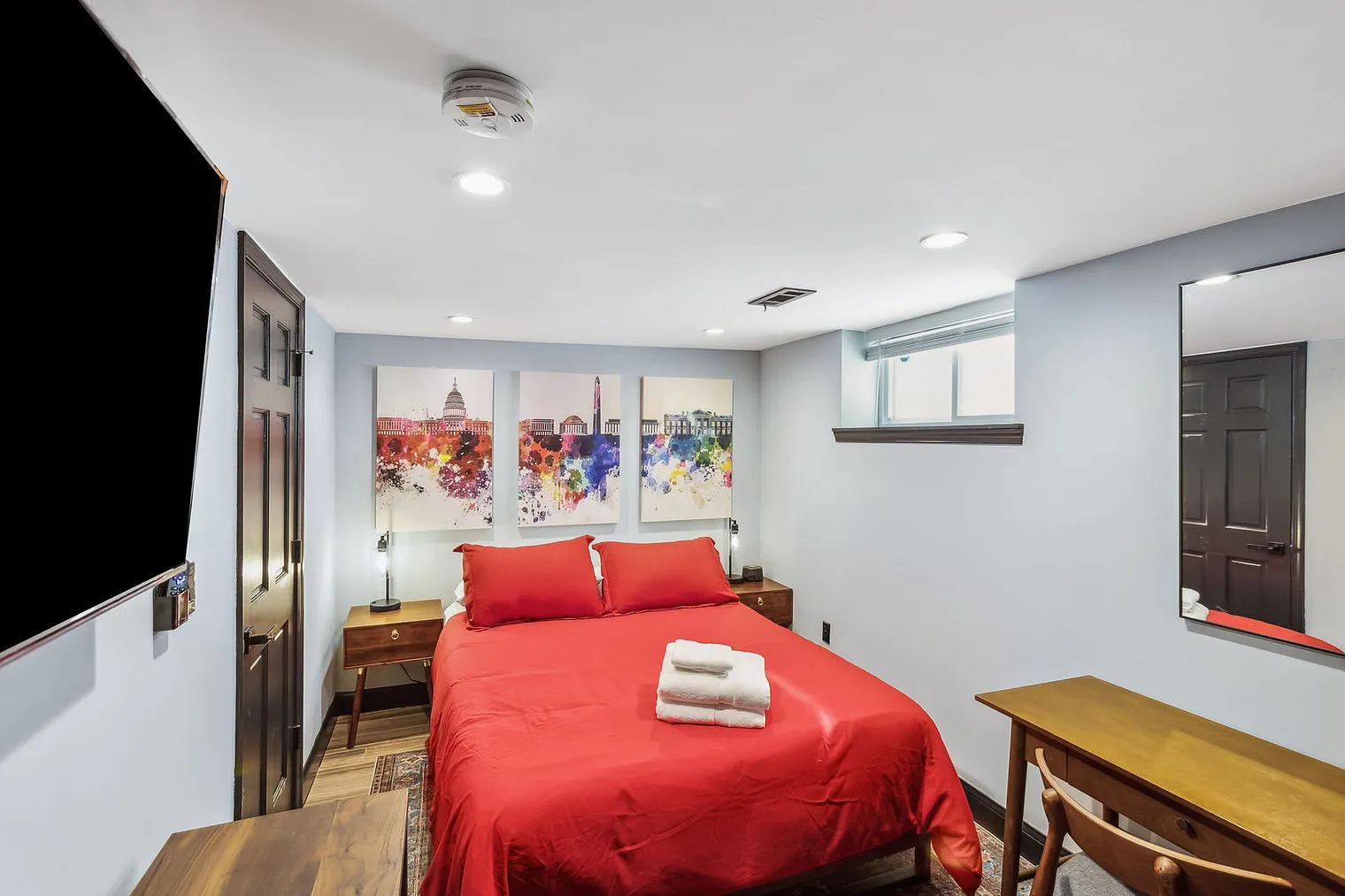2 bed, 1.0 bath, 947 sqft, $4,170 — Photo 4