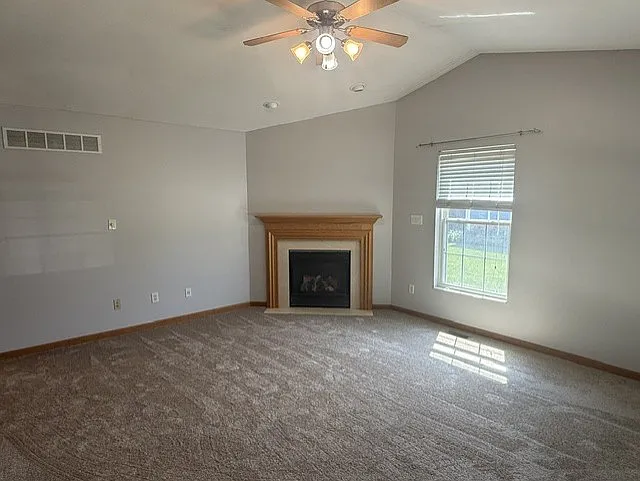 2254 Wellington Dr — Photo 2