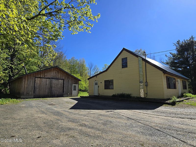 2nd image of 329 New Turnpike Road