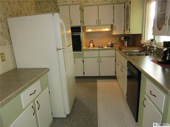 2nd image of 119 Curtis St