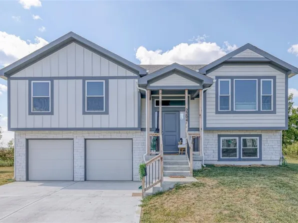 2204 Pemberton Dr, Harrisonville, MO 64701