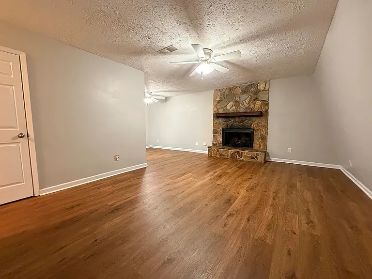 207 Rustwood Dr — Photo 4