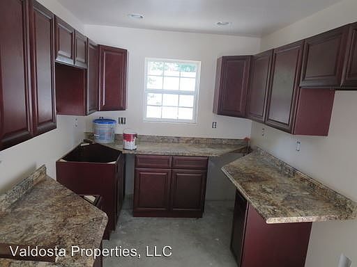 2nd image of 1009 N Oak St APT B