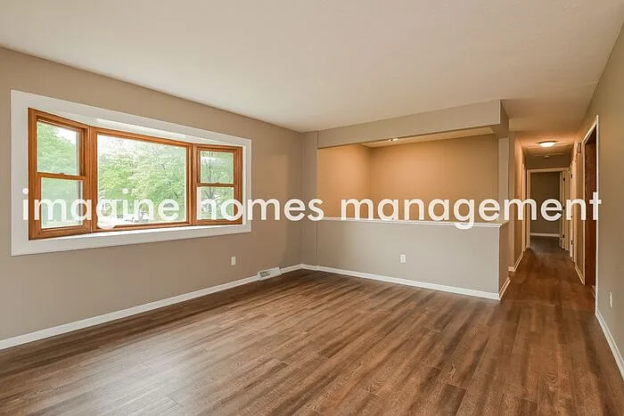 3 bed, 1.5 bath, 1242 sqft, $2,495 — Photo 3