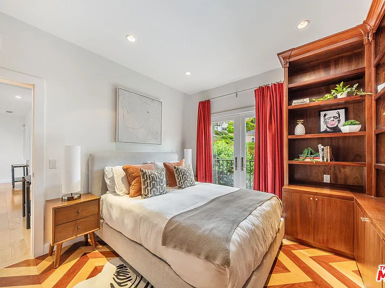 1655 N Crescent Heights Blvd — Photo 31