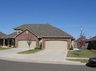 919 SW 35th St, Moore, OK 73160