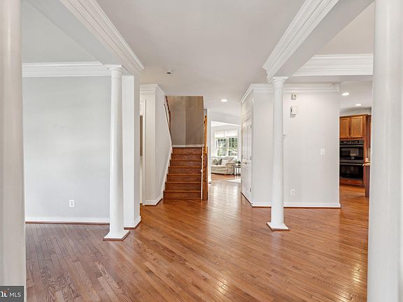 3rd image of 6 Crawford Ln