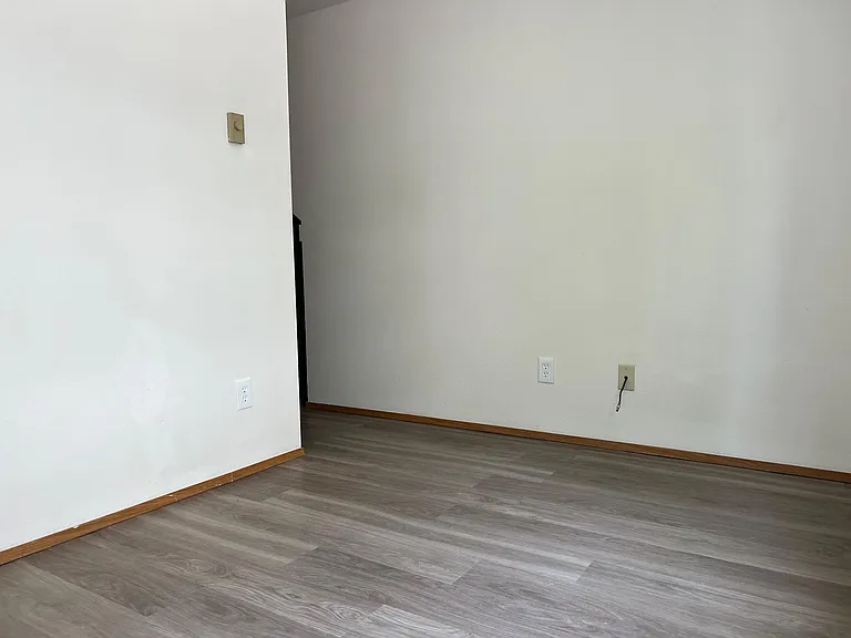 4550 7th Ave NE #103 — Photo 8
