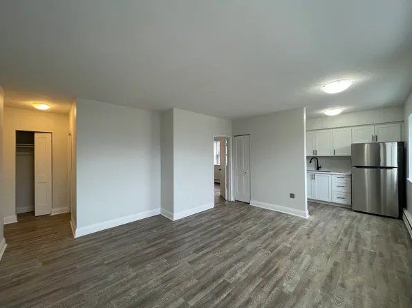 987 Mohawk Rd E #9, Hamilton, ON L8T 2R9