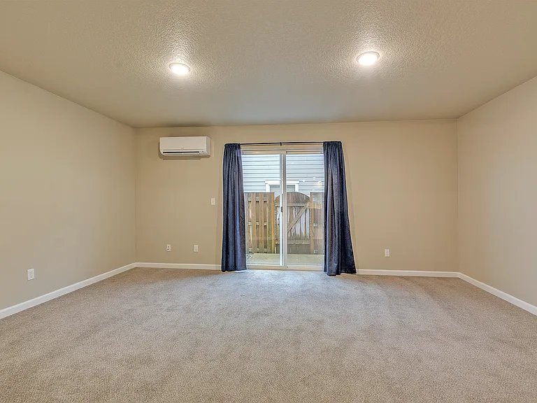 1056 N Davis St — Photo 8